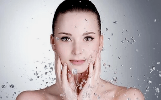 Water is the basis of young people in the skin